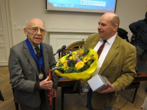 Gerald Dudal (right) congratulating his father Rudi Dudal (left) for his Guy Smith Medal award, Brussels, Royal Academy for Science and Arts of Belgium, 22/02/2011, photo: S. Deckers